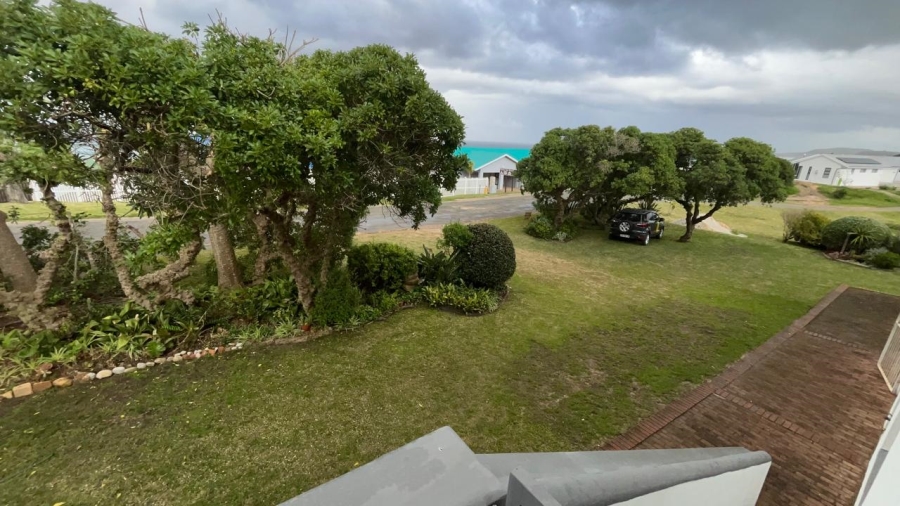 6 Bedroom Property for Sale in Oyster Bay Eastern Cape
